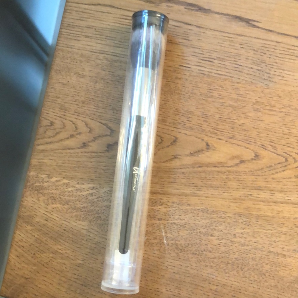 IT cosmetics brush